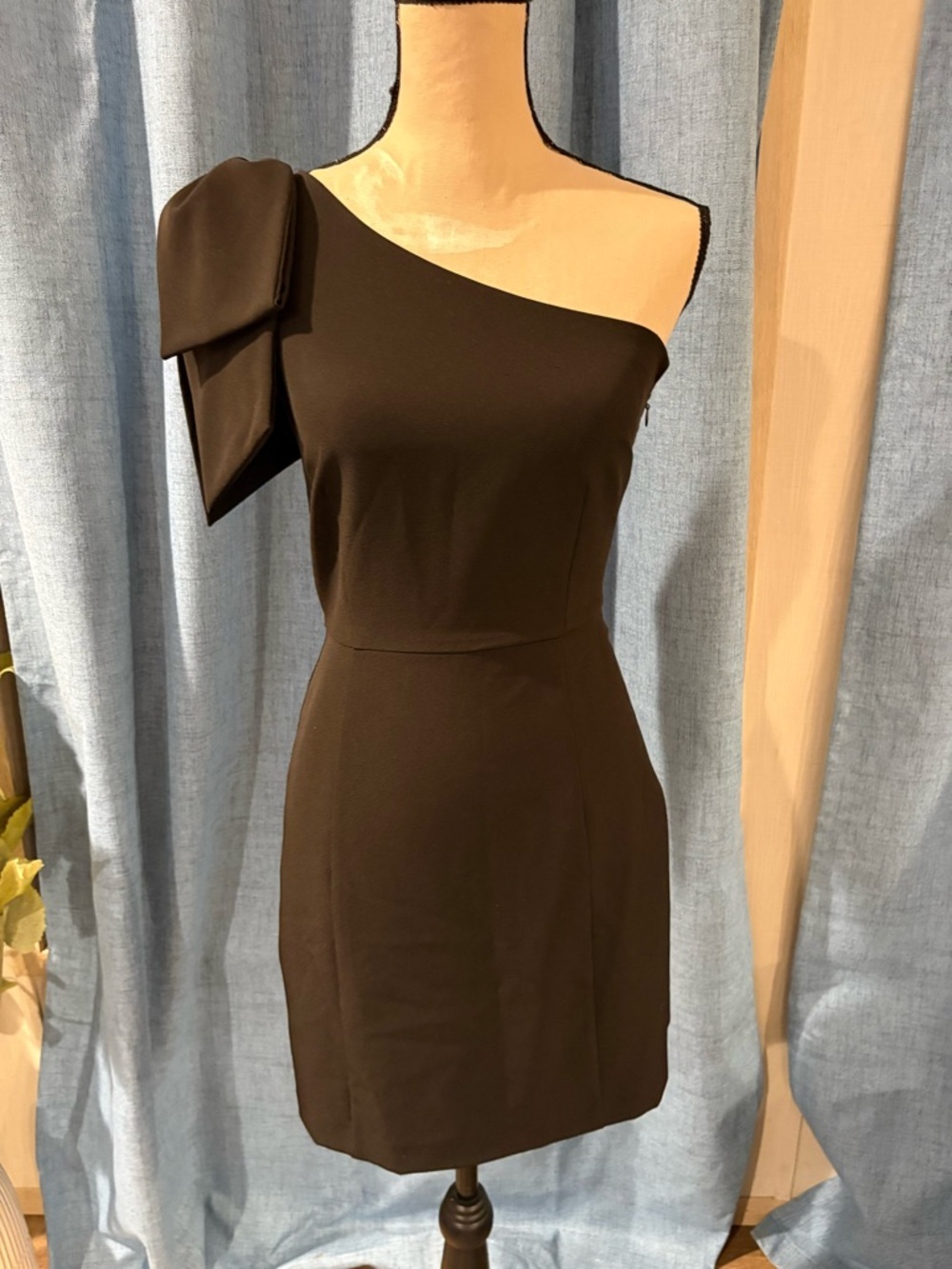 Gianni Bini One-Shoulder Black Cocktail Dress with Draped Bow - Picture 1 of 6